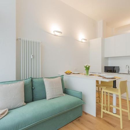 A Step From The Lake Apartment By Rent All โกโม ภายนอก รูปภาพ