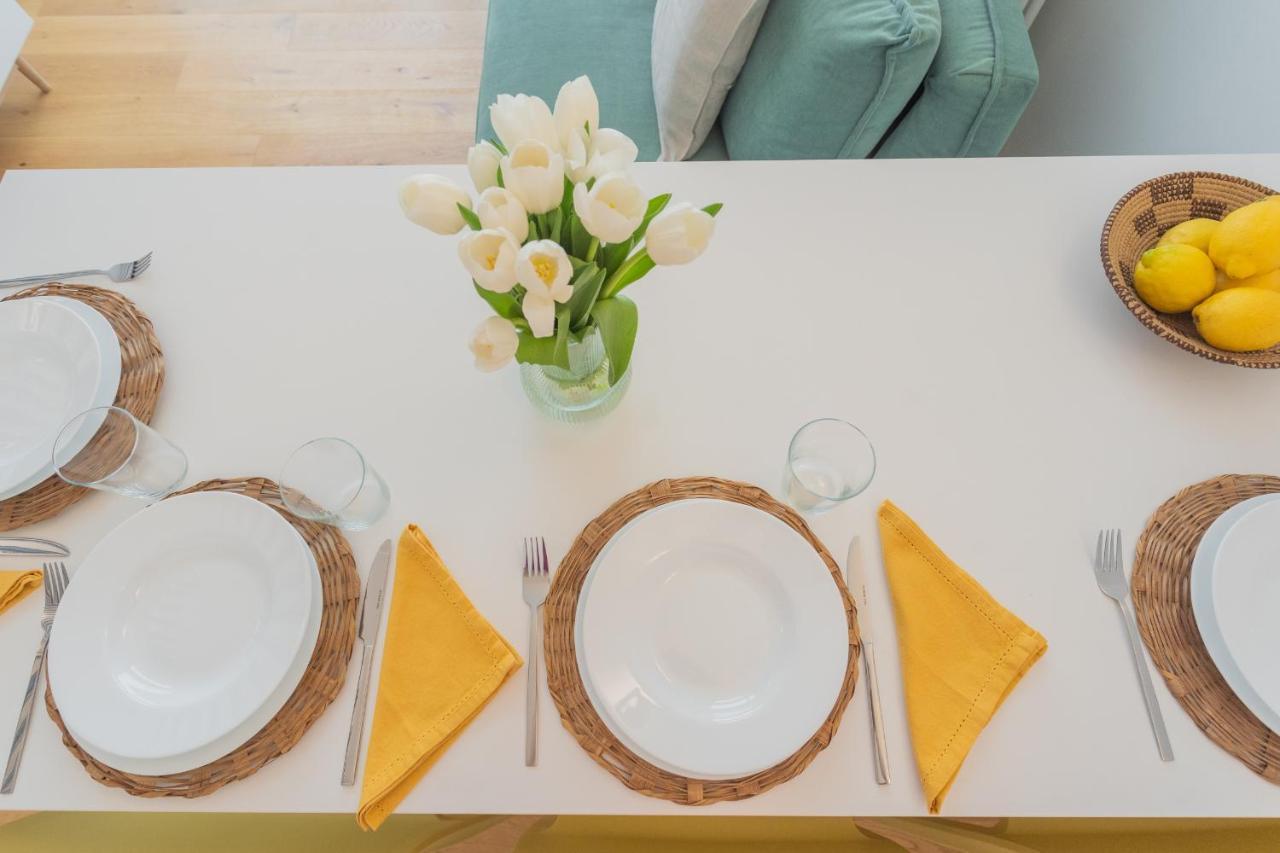 A Step From The Lake Apartment By Rent All โกโม ภายนอก รูปภาพ