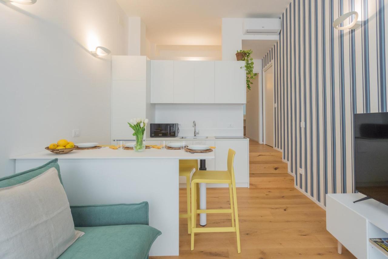 A Step From The Lake Apartment By Rent All โกโม ภายนอก รูปภาพ