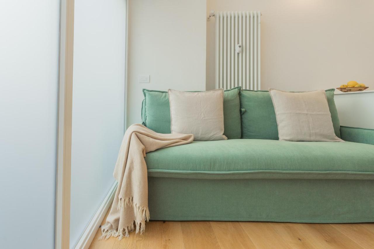 A Step From The Lake Apartment By Rent All โกโม ภายนอก รูปภาพ