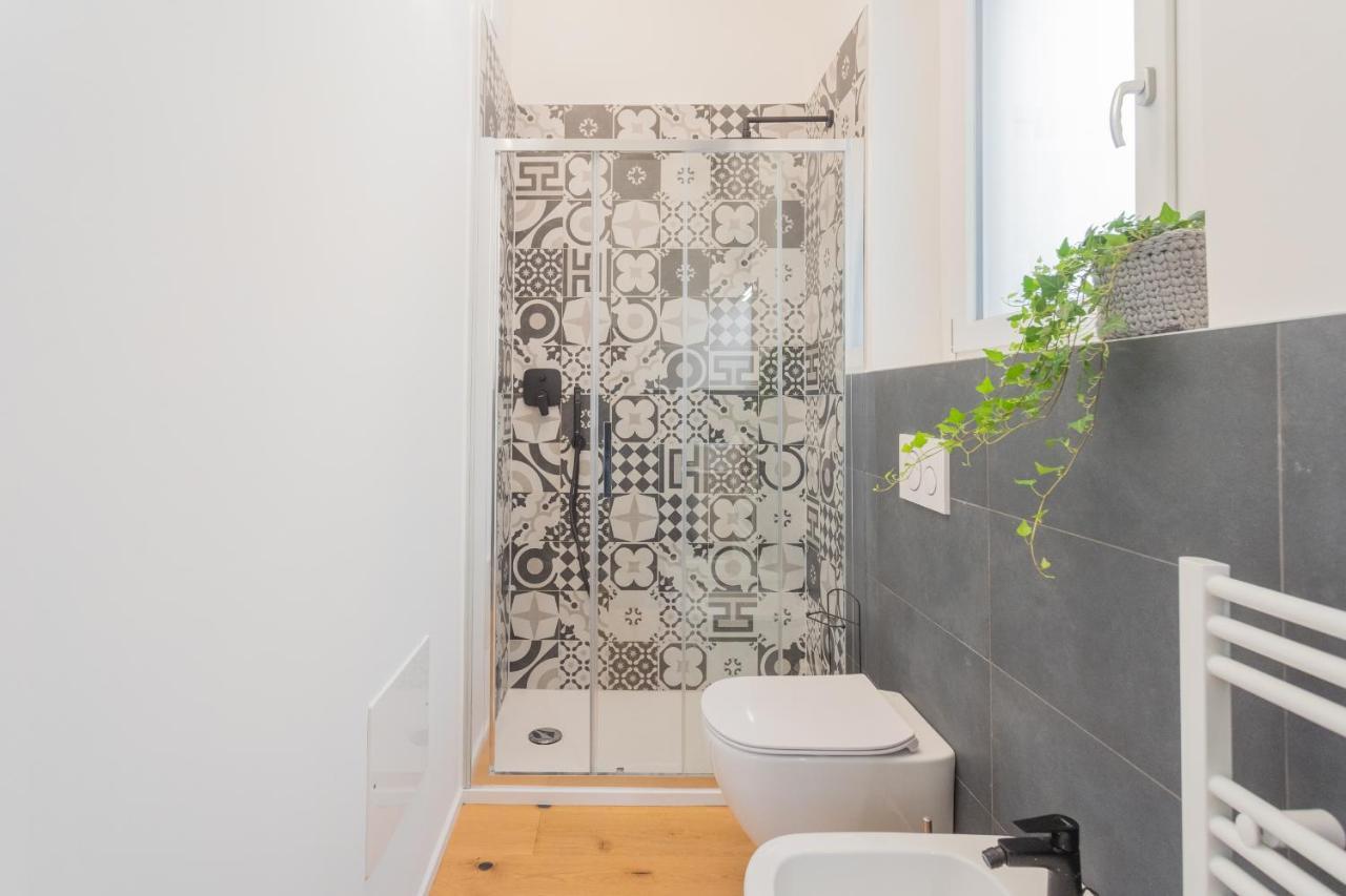 A Step From The Lake Apartment By Rent All โกโม ภายนอก รูปภาพ