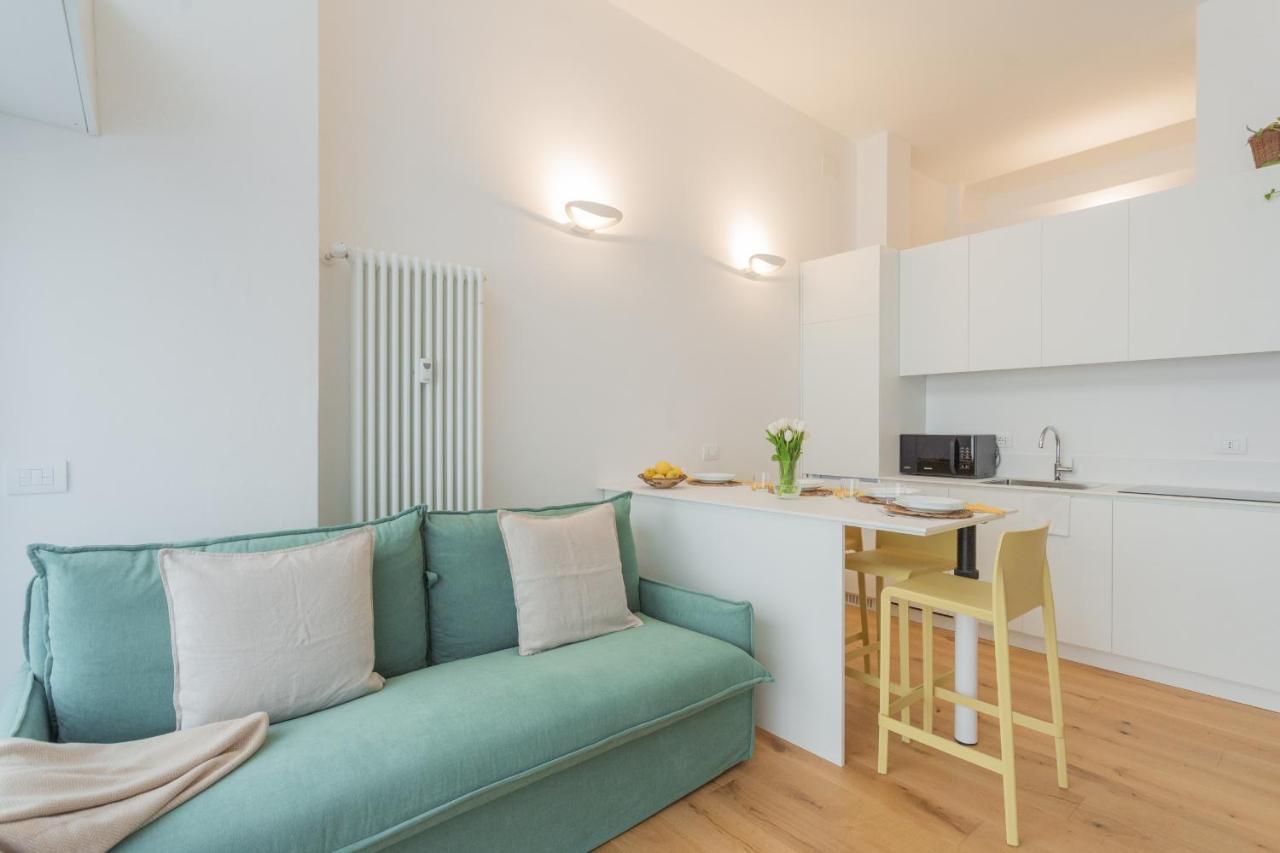 A Step From The Lake Apartment By Rent All โกโม ภายนอก รูปภาพ