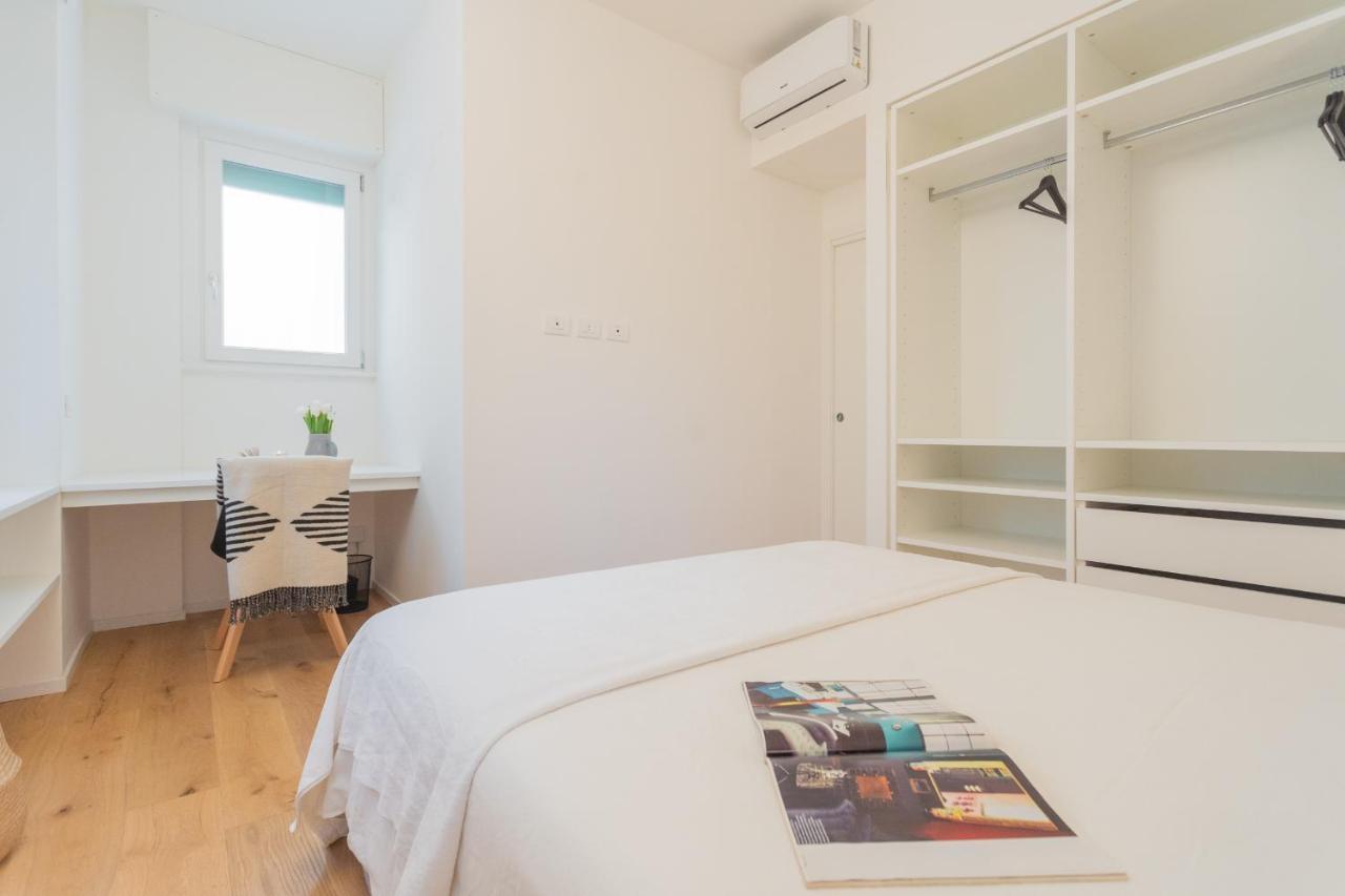 A Step From The Lake Apartment By Rent All โกโม ภายนอก รูปภาพ