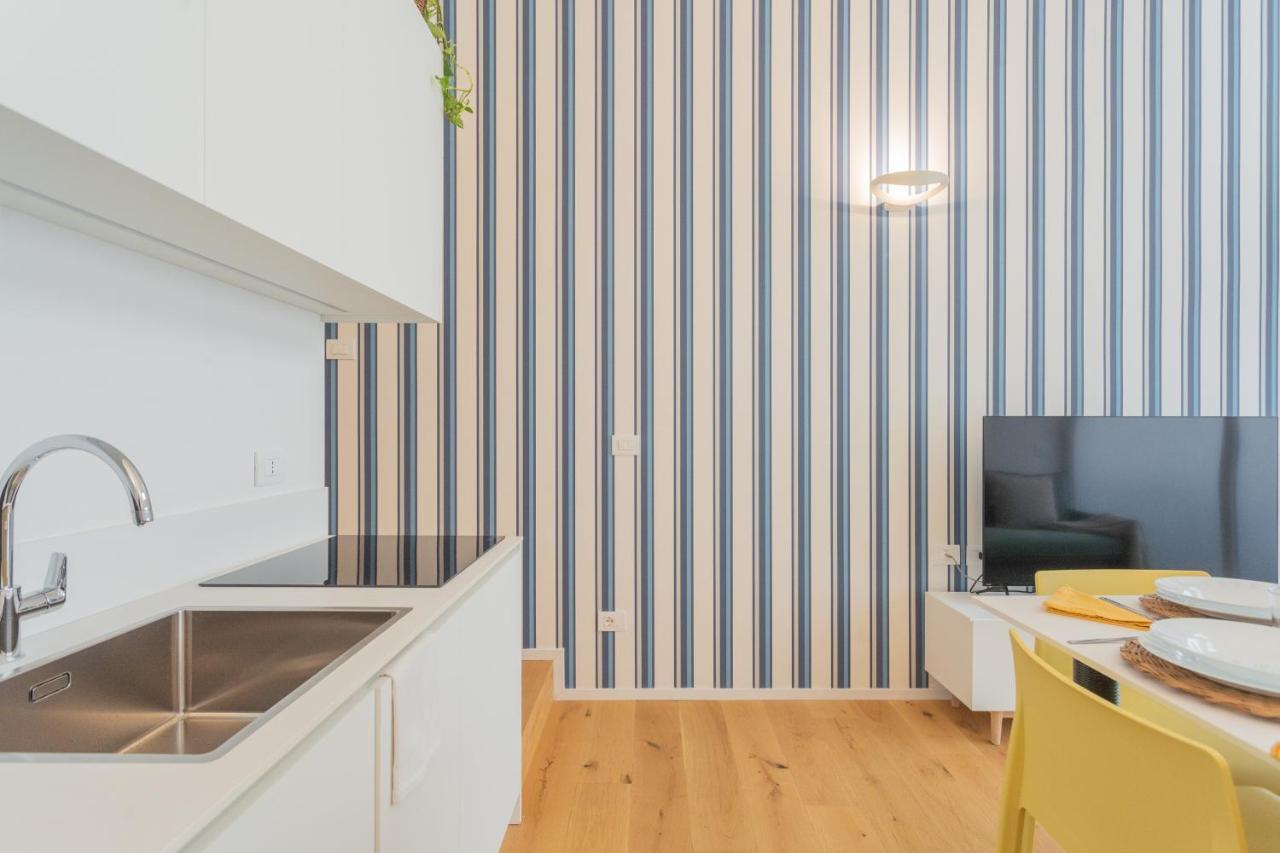 A Step From The Lake Apartment By Rent All โกโม ภายนอก รูปภาพ