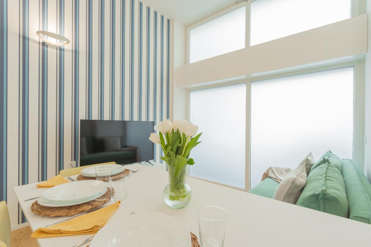 A Step From The Lake Apartment By Rent All โกโม ภายนอก รูปภาพ