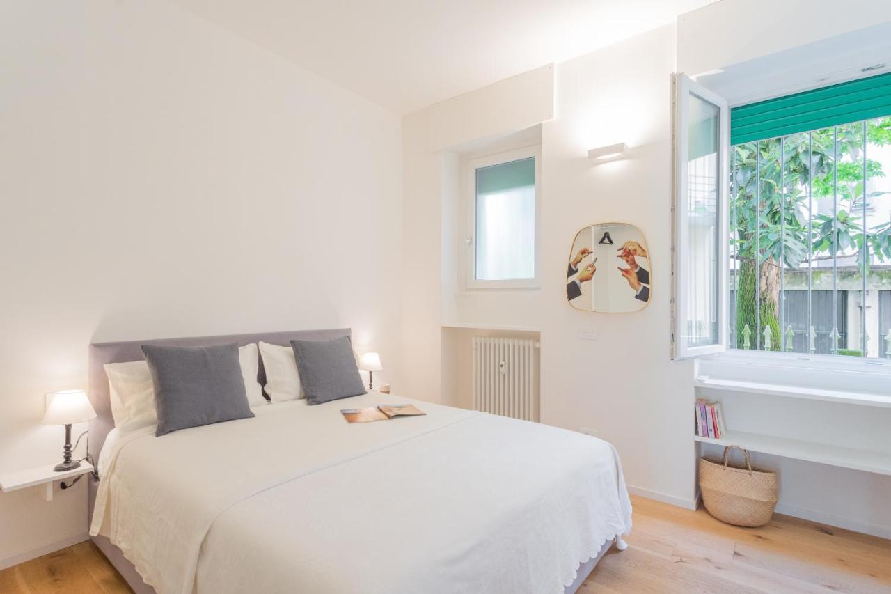 A Step From The Lake Apartment By Rent All โกโม ภายนอก รูปภาพ