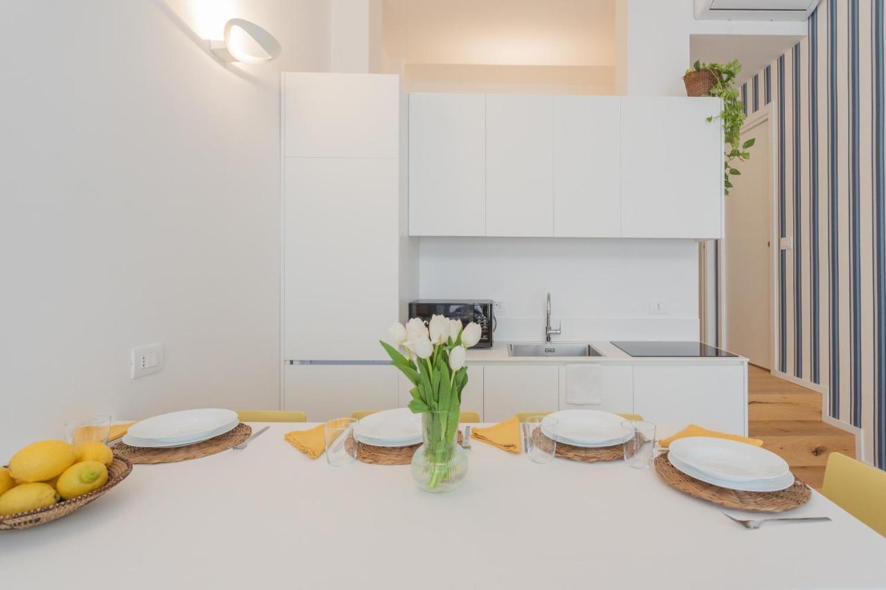 A Step From The Lake Apartment By Rent All โกโม ภายนอก รูปภาพ