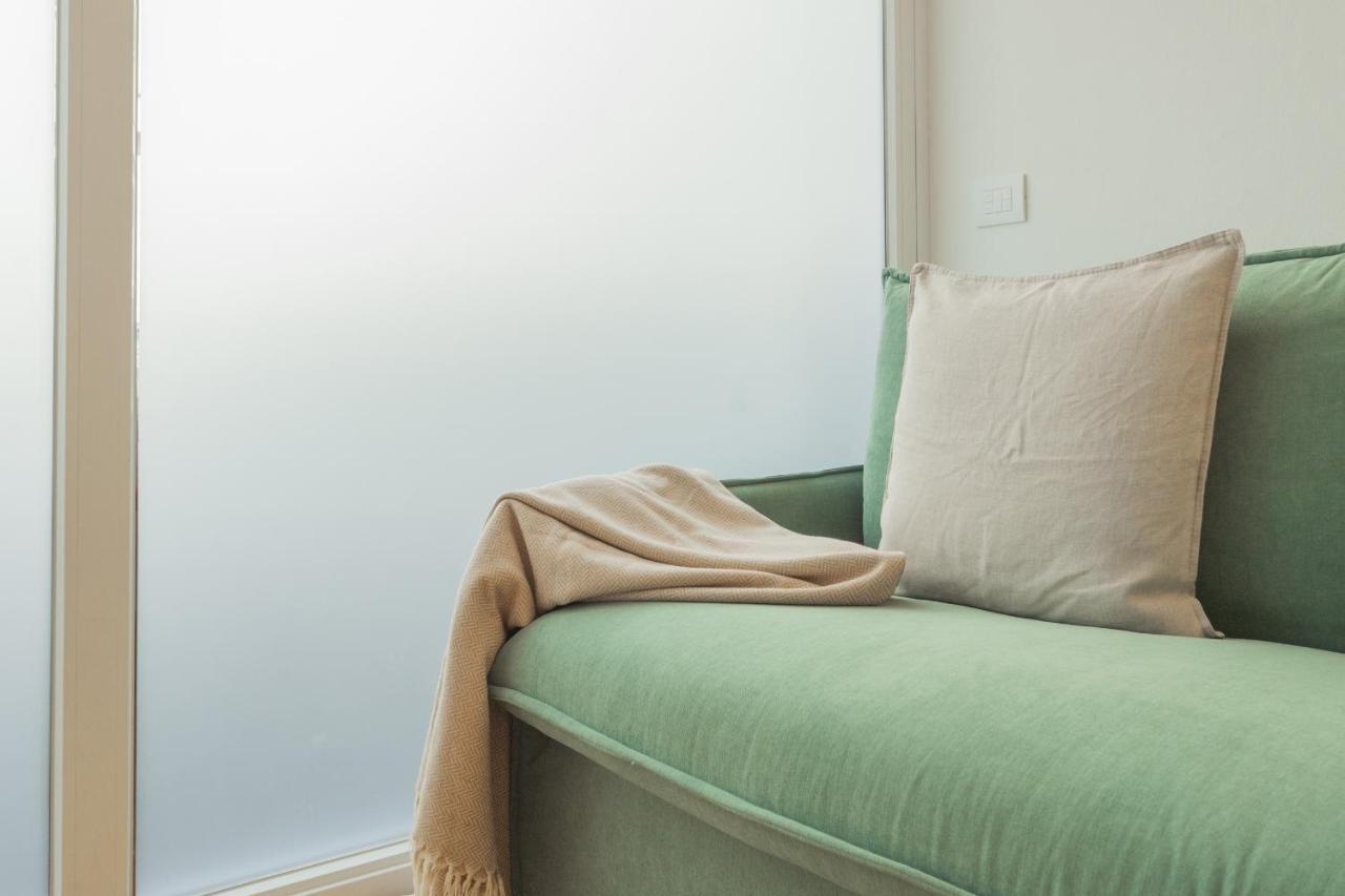 A Step From The Lake Apartment By Rent All โกโม ภายนอก รูปภาพ